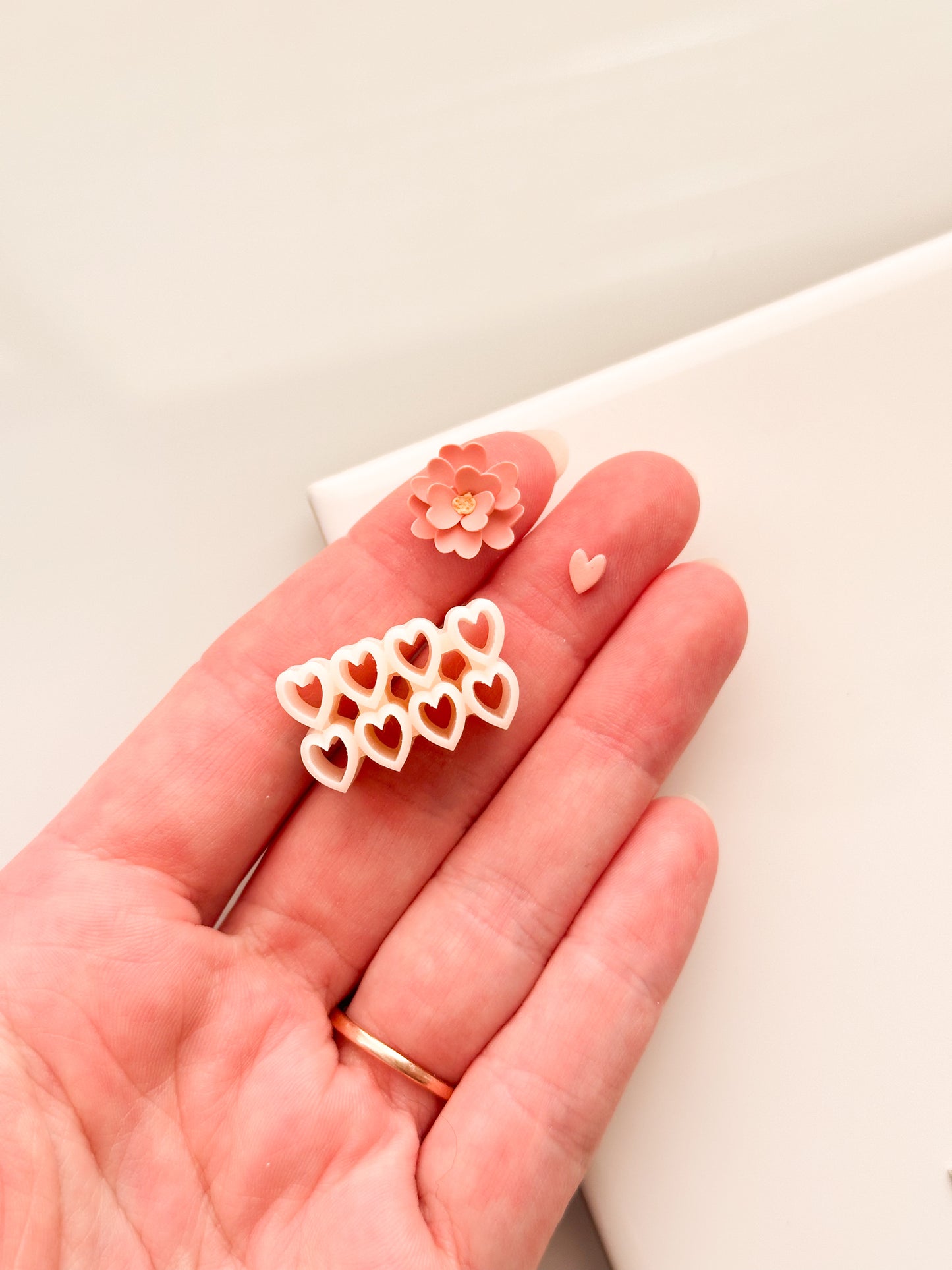 (R) Clusters! Clay Cutters