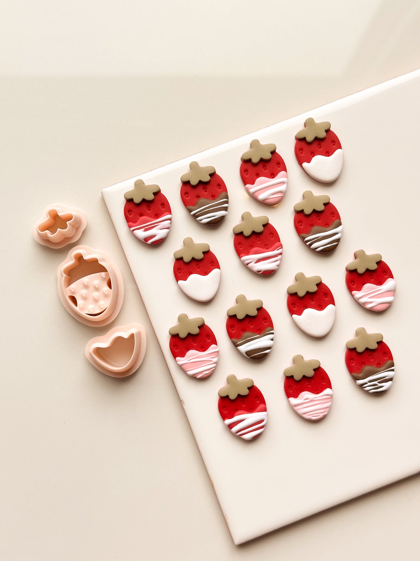 Ensemble d'emporte-pièces en argile pour chocolat et fraise