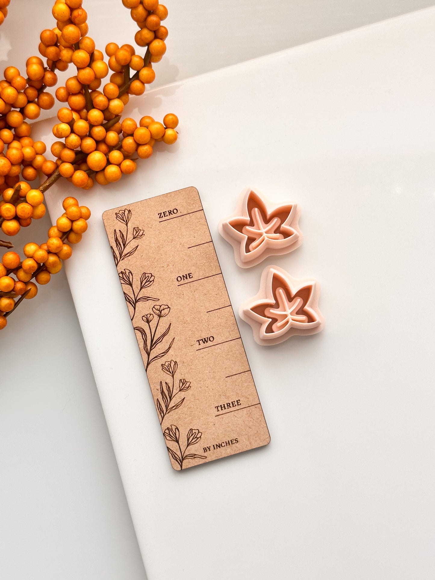 Emporte-pièces en argile en forme de feuilles d'automne