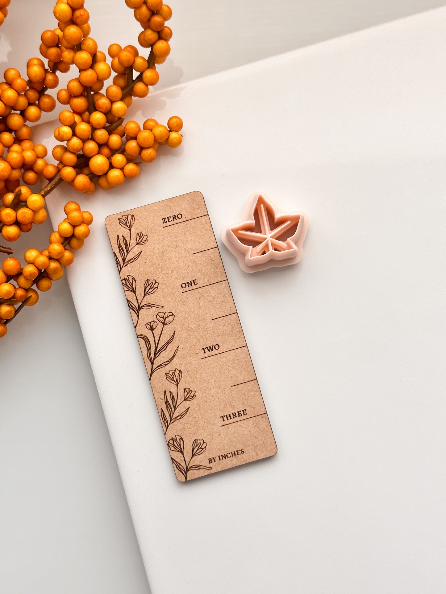 Emporte-pièces en argile en forme de feuilles d'automne