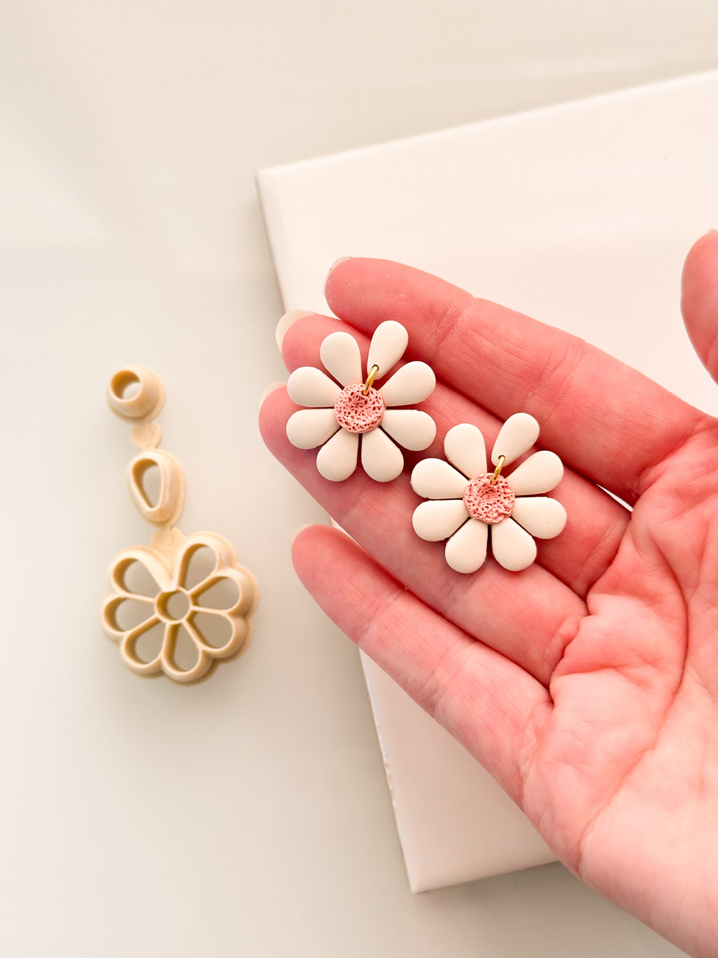 Daisy Builder (Full Cut Through, No Embossing) Clay Cutter Set
