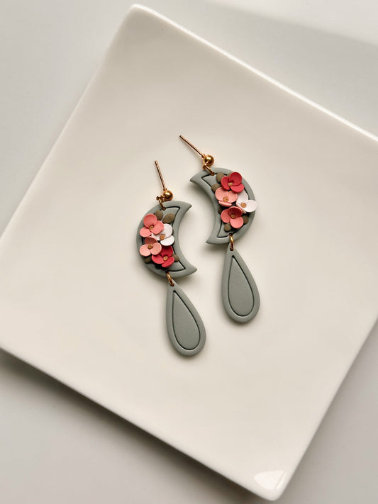 Pendentif floral avec bordure en forme de lune