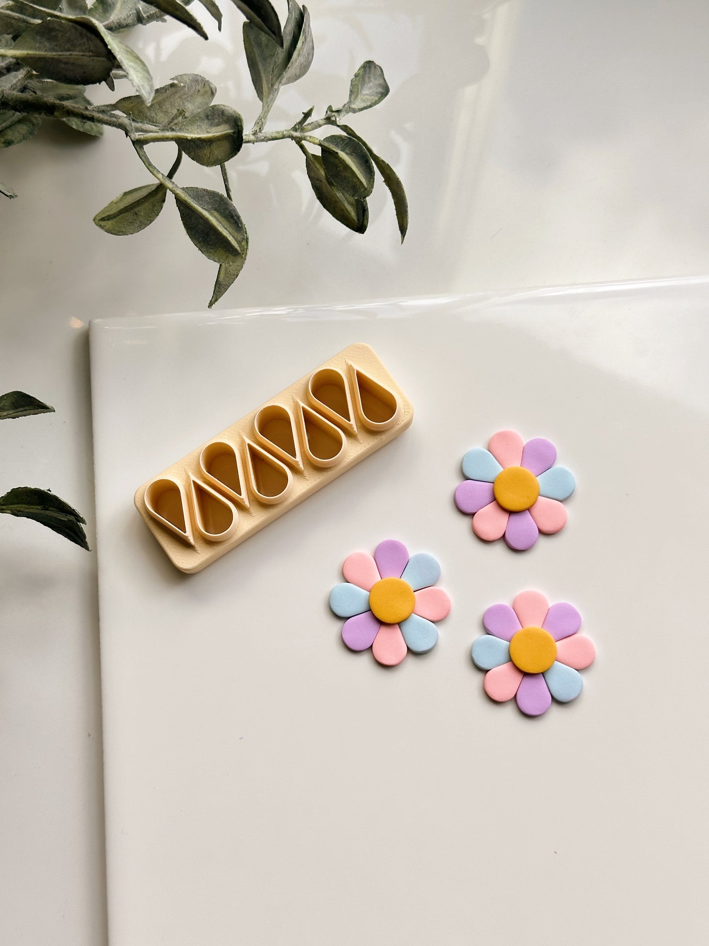 Flower Builder Plate (8 Petals) Clay Cutter