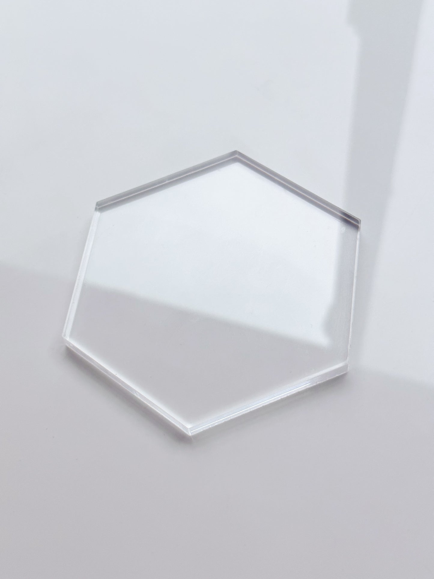 Présentoir acrylique hexagonal