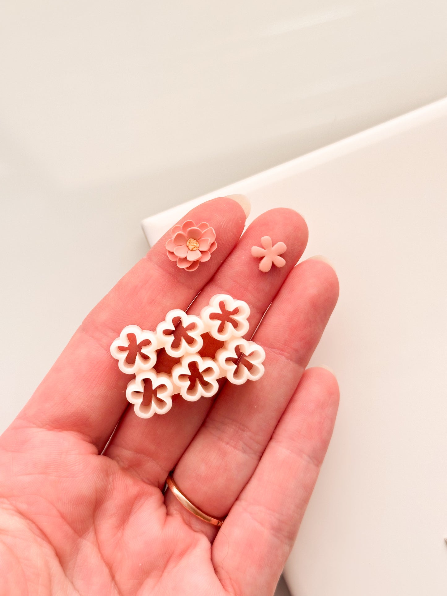 (R) Clusters! Clay Cutters