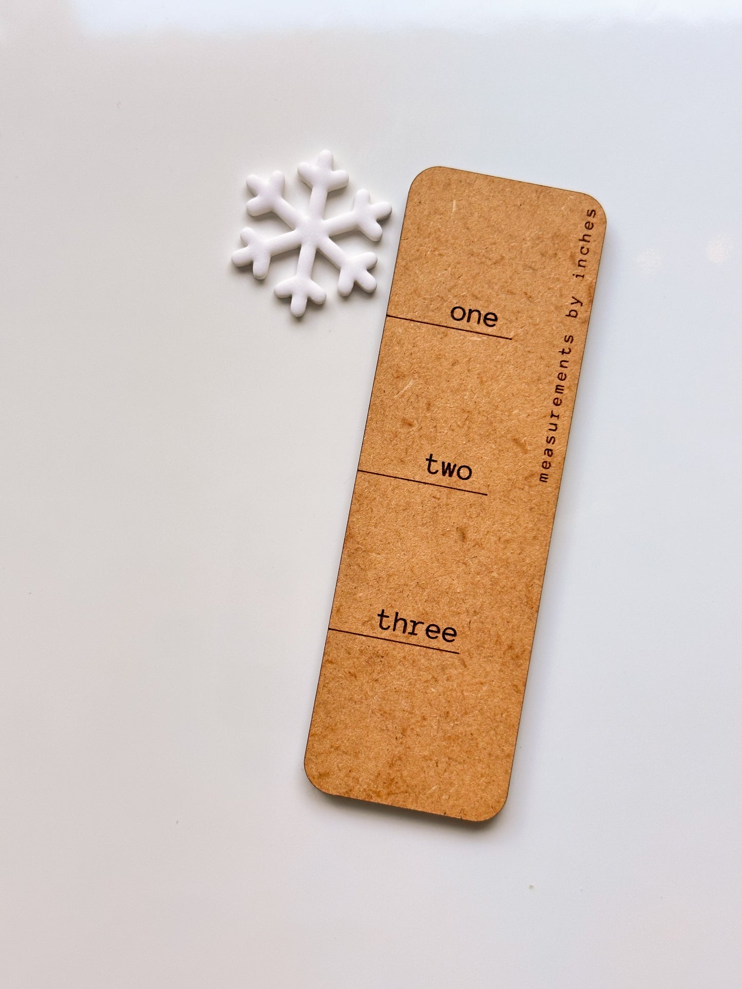 Emporte-pièce en argile en forme de flocon de neige classique