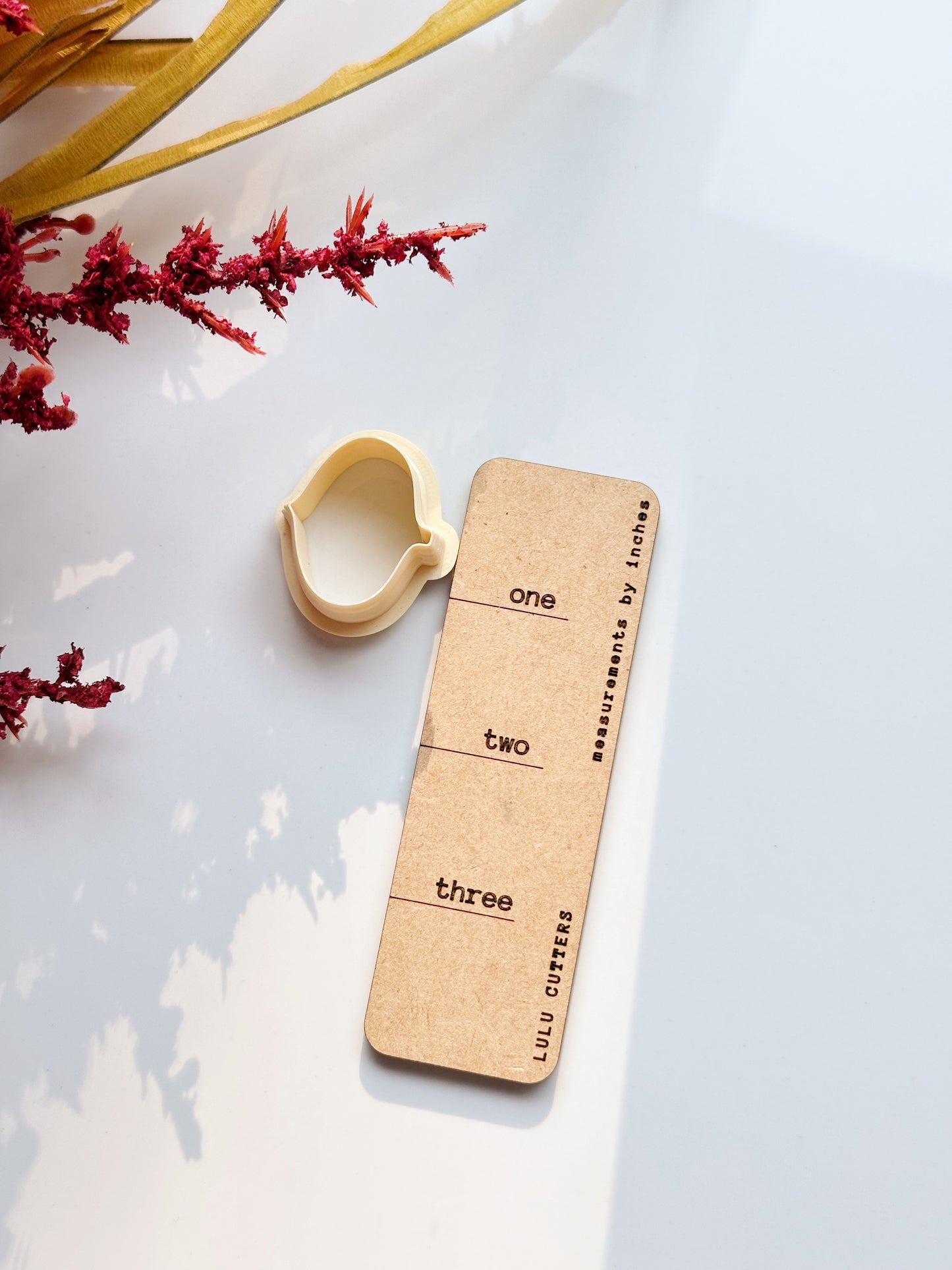 Coupe-argile ornement classique