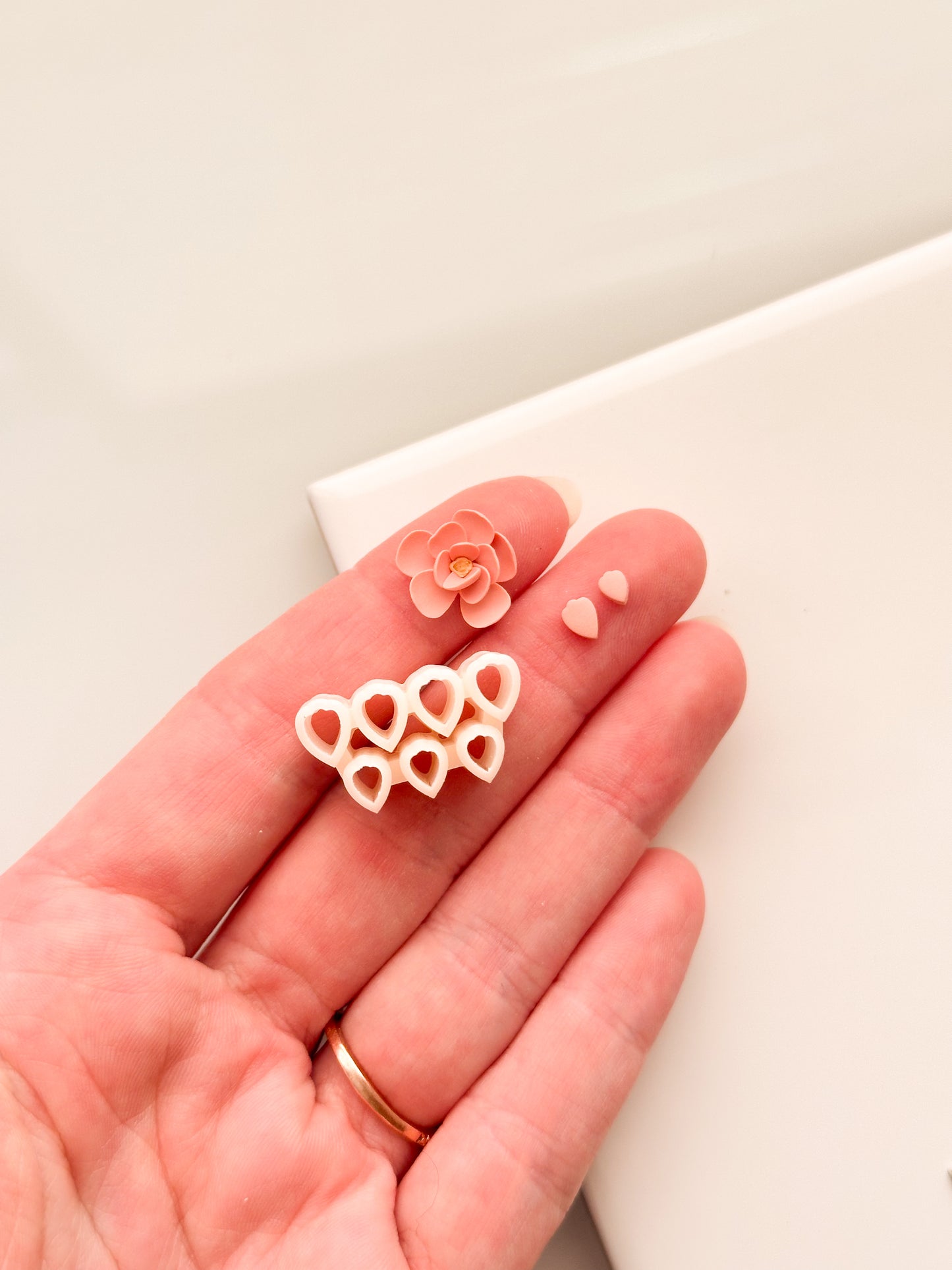 (R) Clusters! Clay Cutters