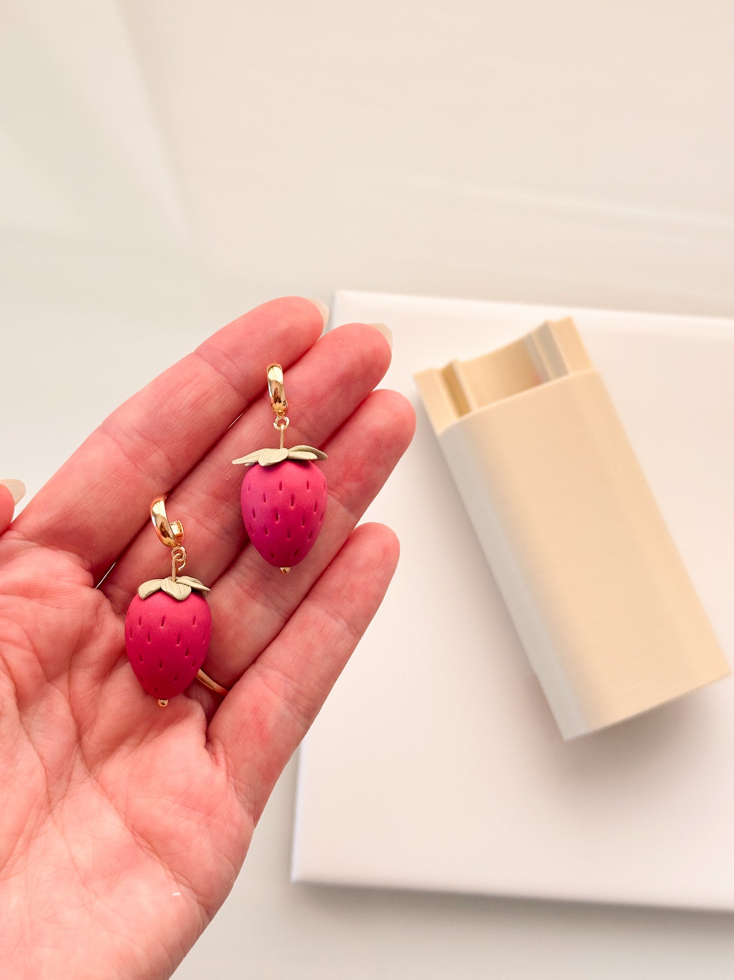 Strawberry Clay Roller Clay Cutter