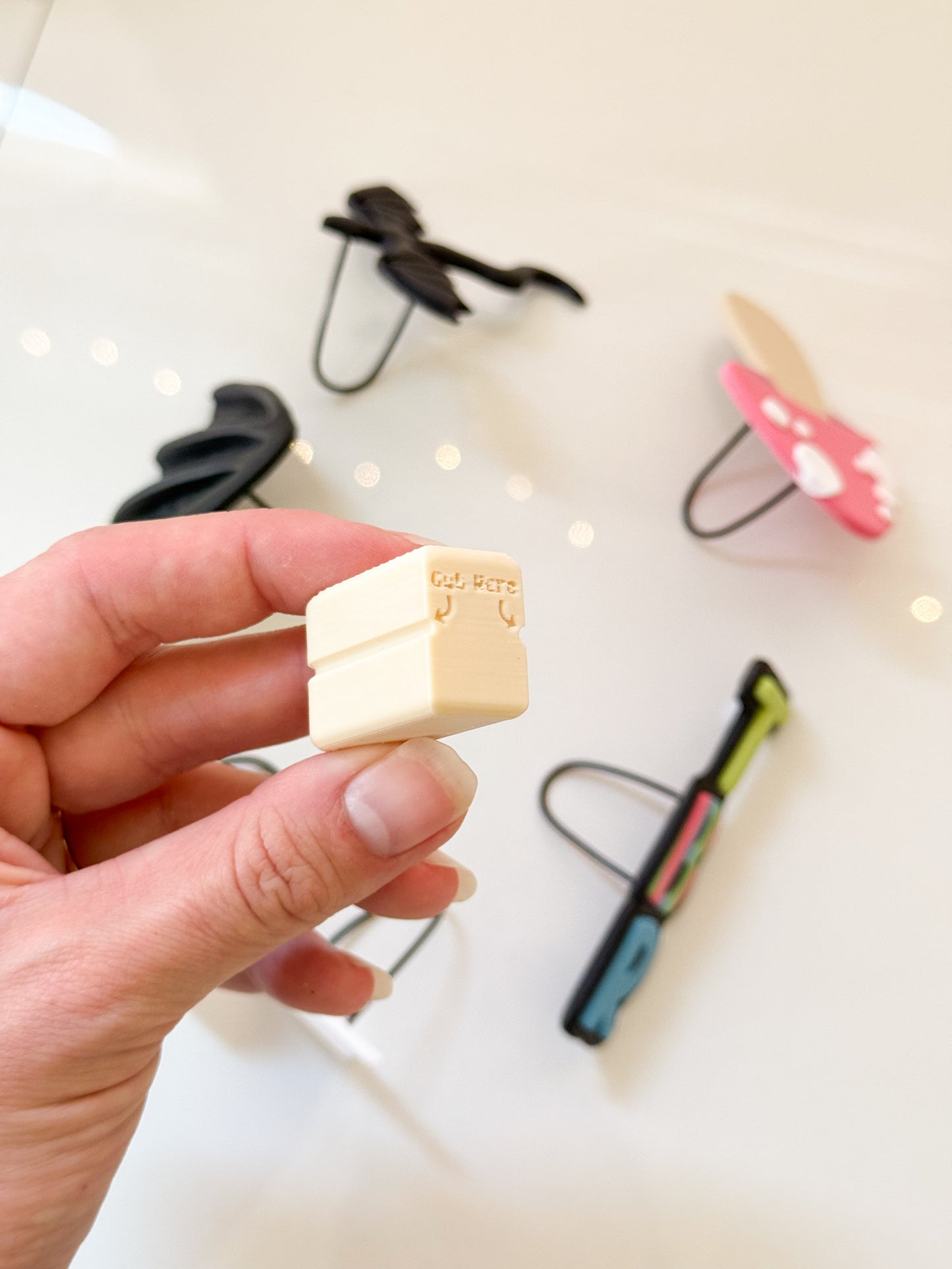 LC Wire Tool for Bookshelf Decor