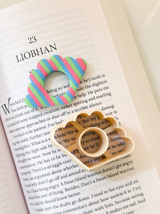 Page Holder Scalloped Clay Cutter