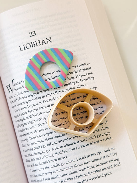 Page Holder Curved Clay Cutter