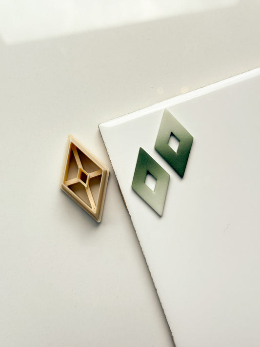 Classic Windowed Diamond Clay Cutter