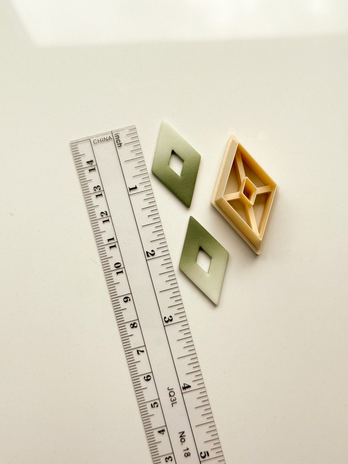 Classic Windowed Diamond Clay Cutter