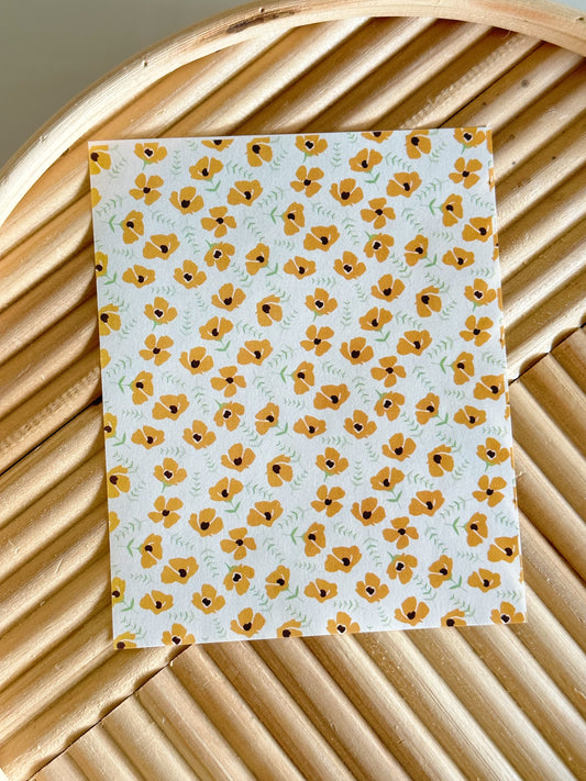 Feuille de transfert de fleurs jaunes dispersées