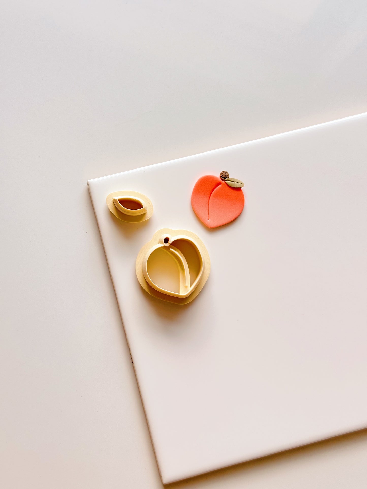 Coupe-argile pêche + feuille