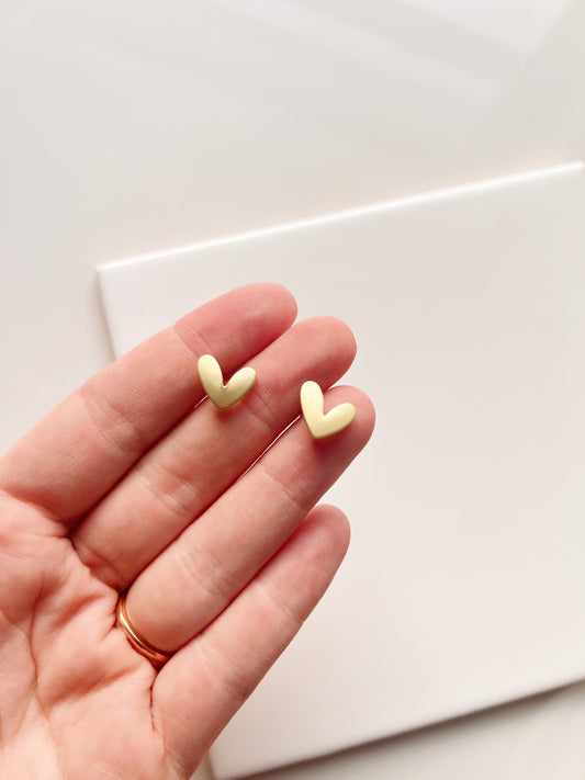 Dainty Heart Posts (2 PCS)