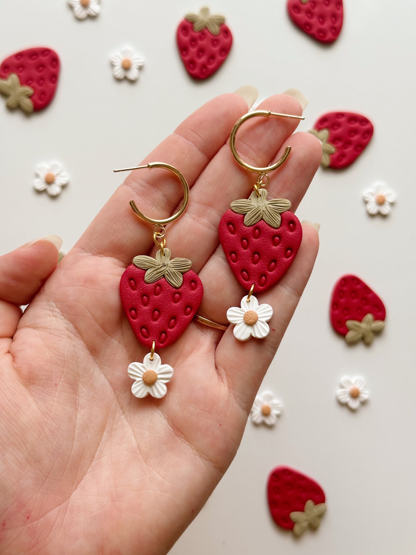 Boucles d'oreilles pendantes à la fraise