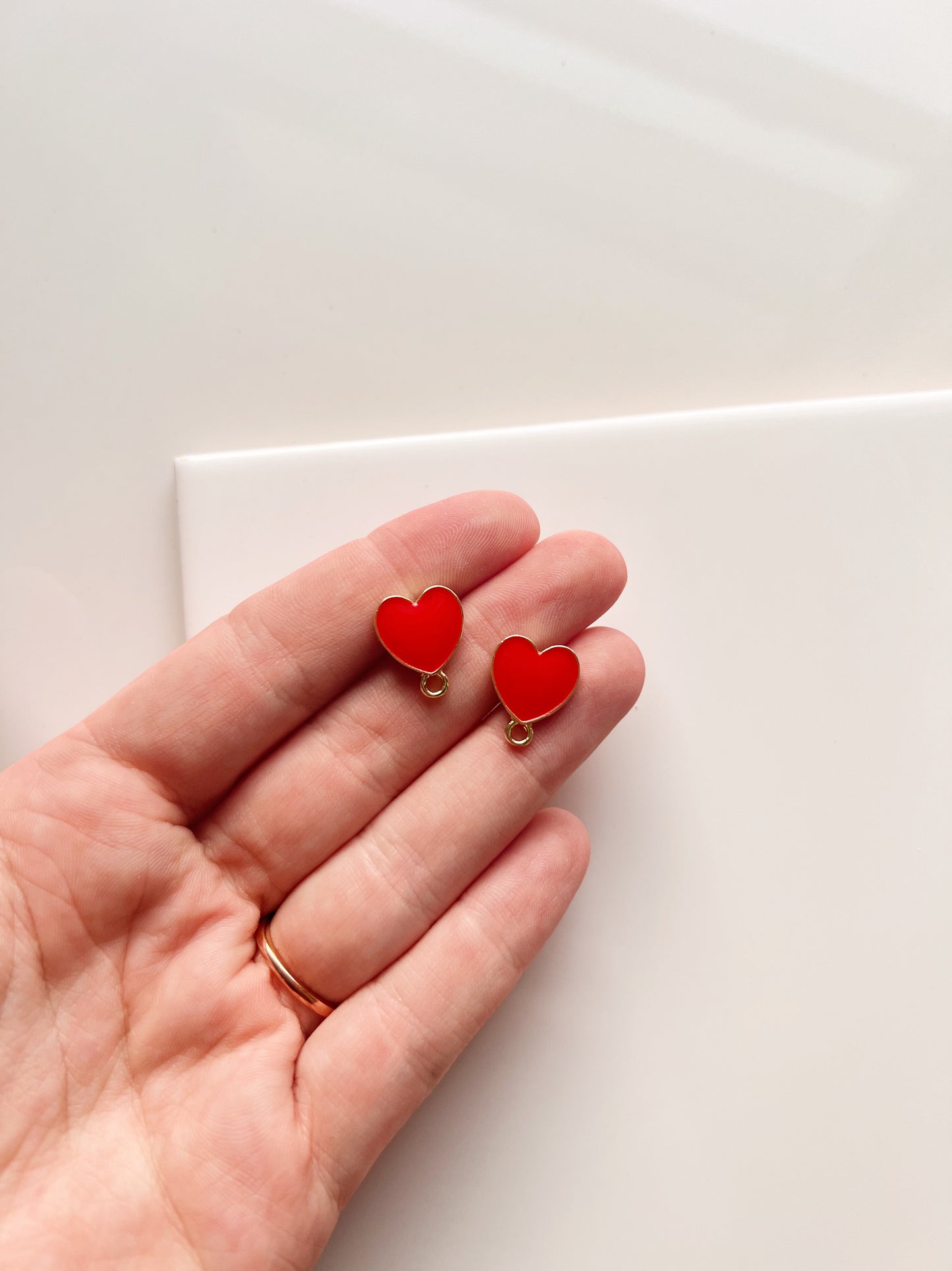 Red Heart Posts (2 PCS)