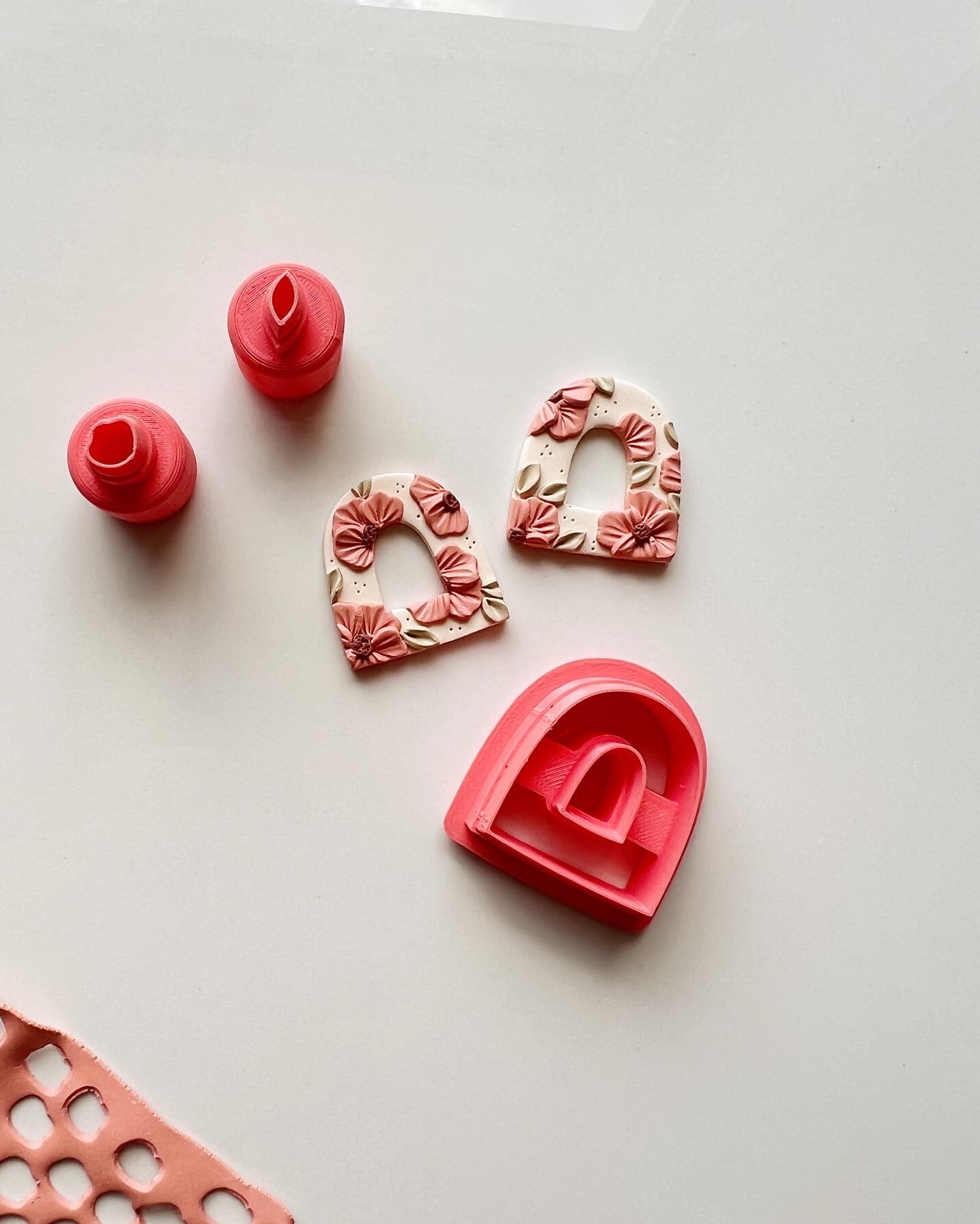 Emporte-pièce en micro-argile en forme de pétale souple