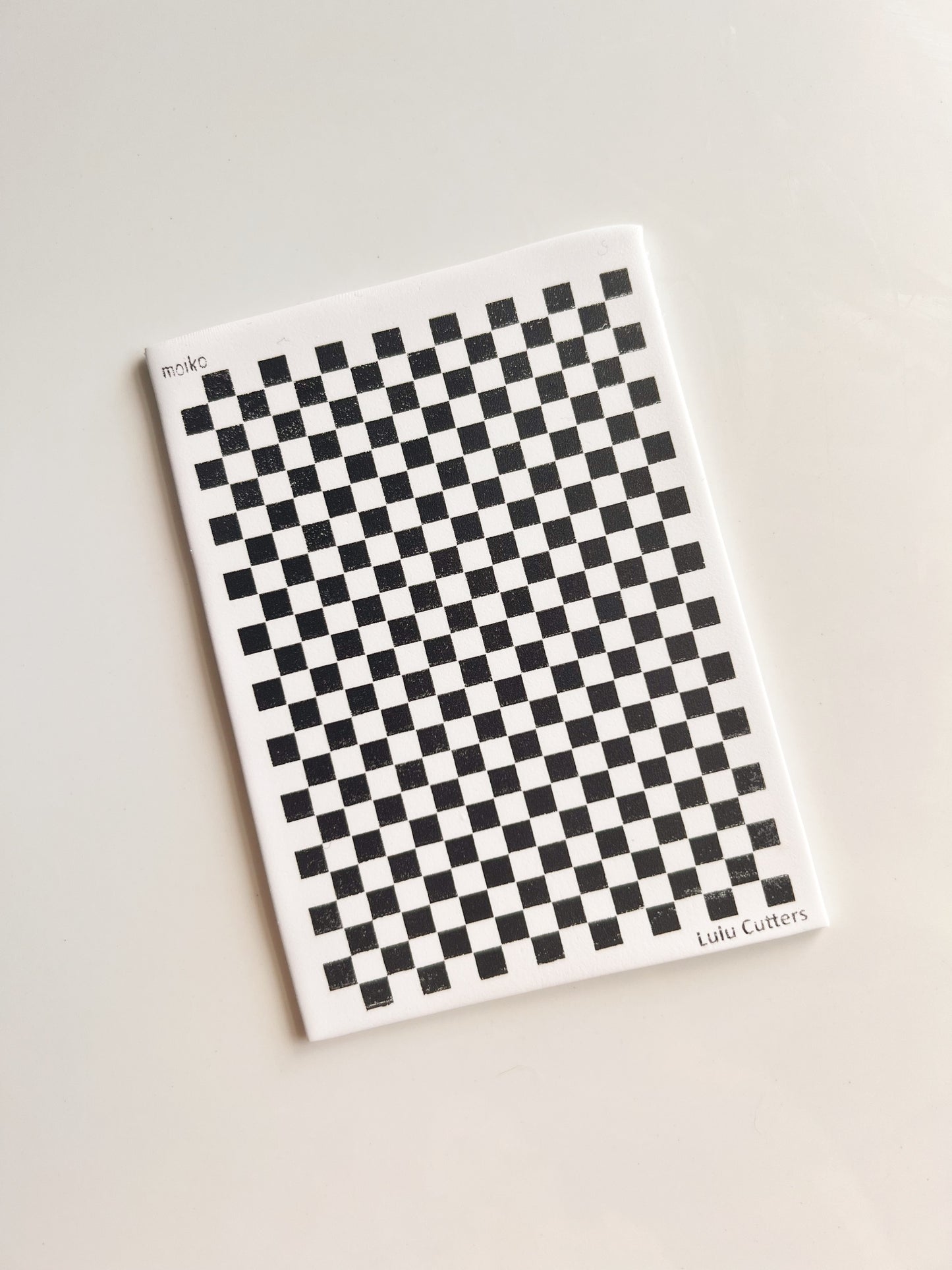 | LC Exclusive | Classic Checkered Silk Screen