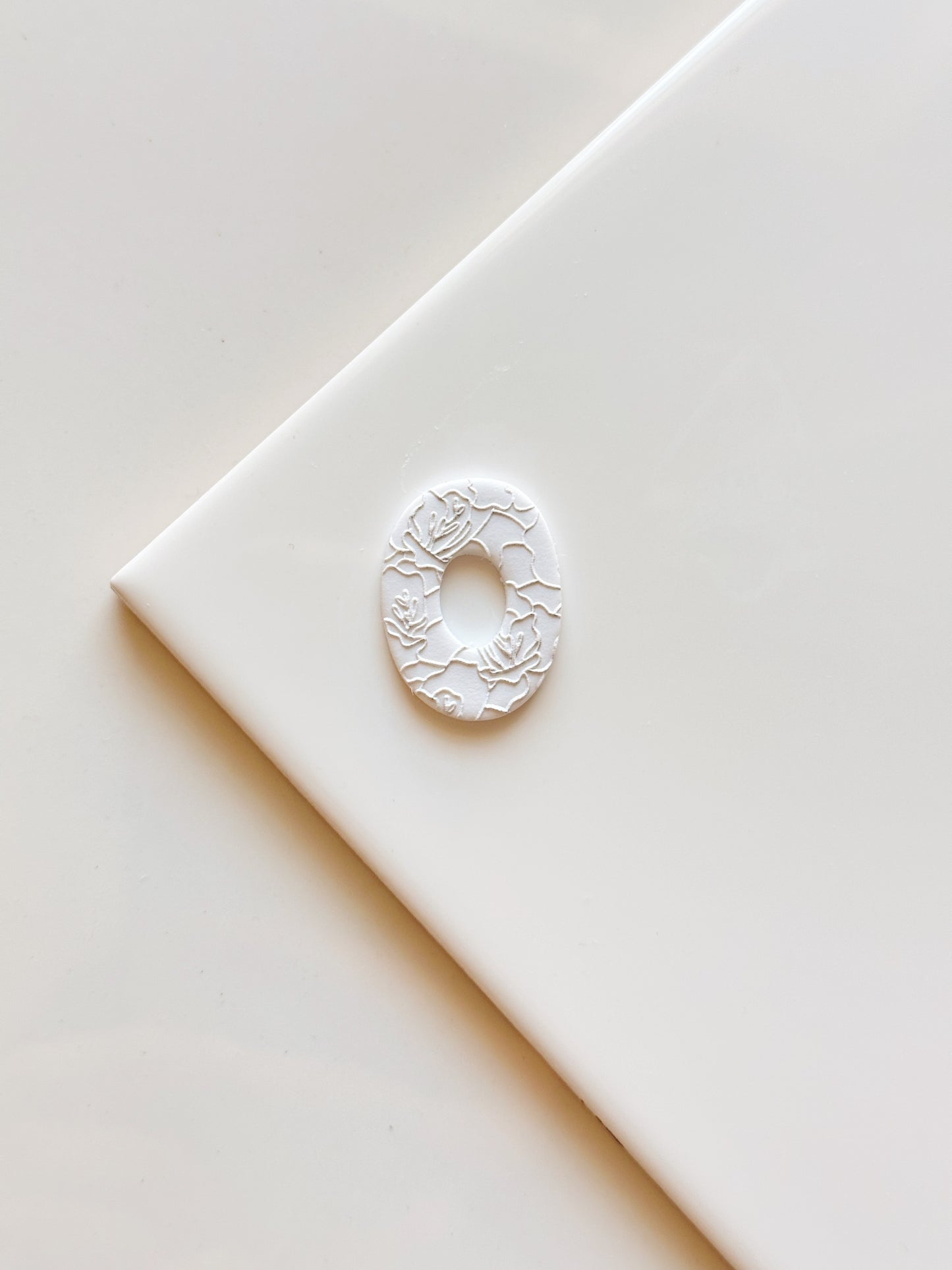 Coupe-argile ovale à fenêtre organique