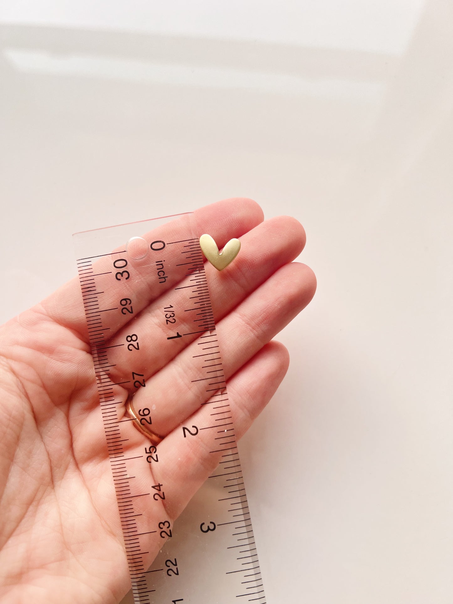 Dainty Heart Posts (2 PCS)