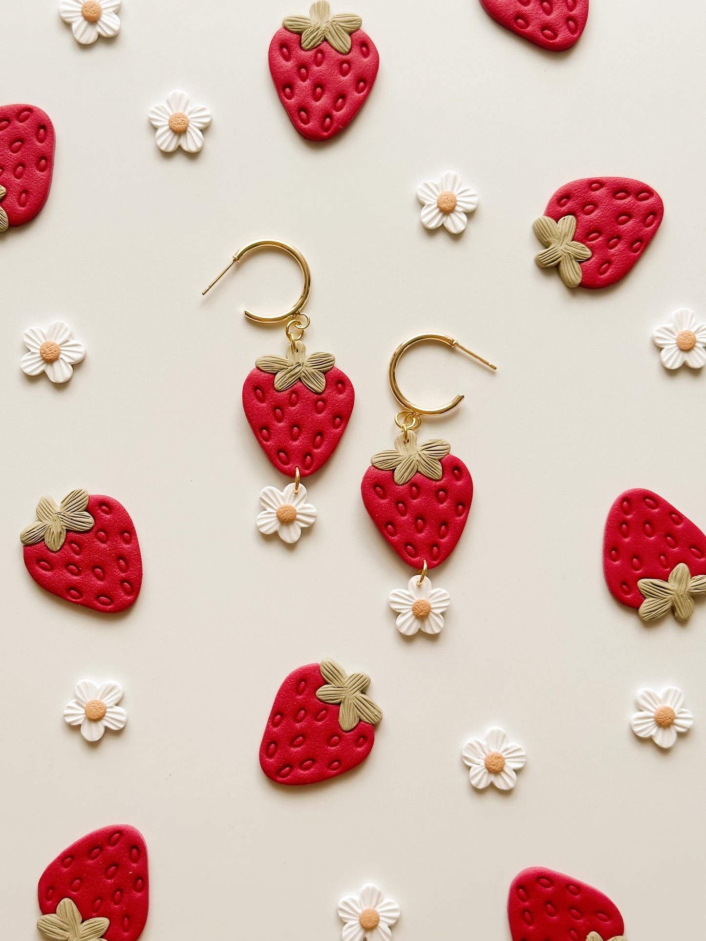 Strawberry + Stem Clay Cutter