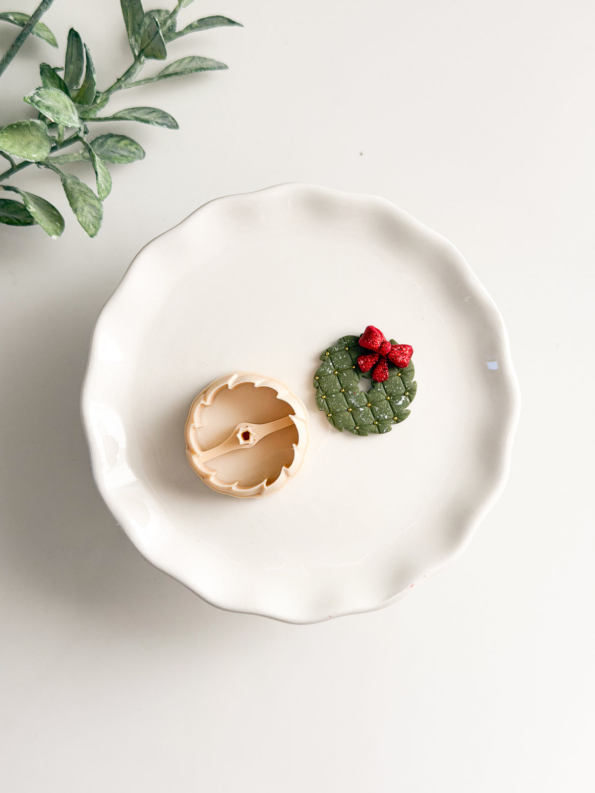 Classic Wreath Clay Cutter