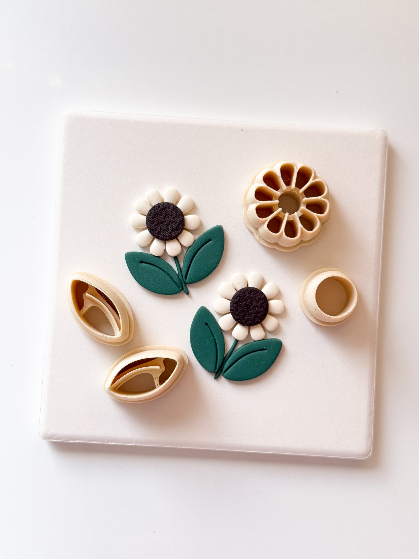 Flower Leaf Builder 1 Clay Cutter Set