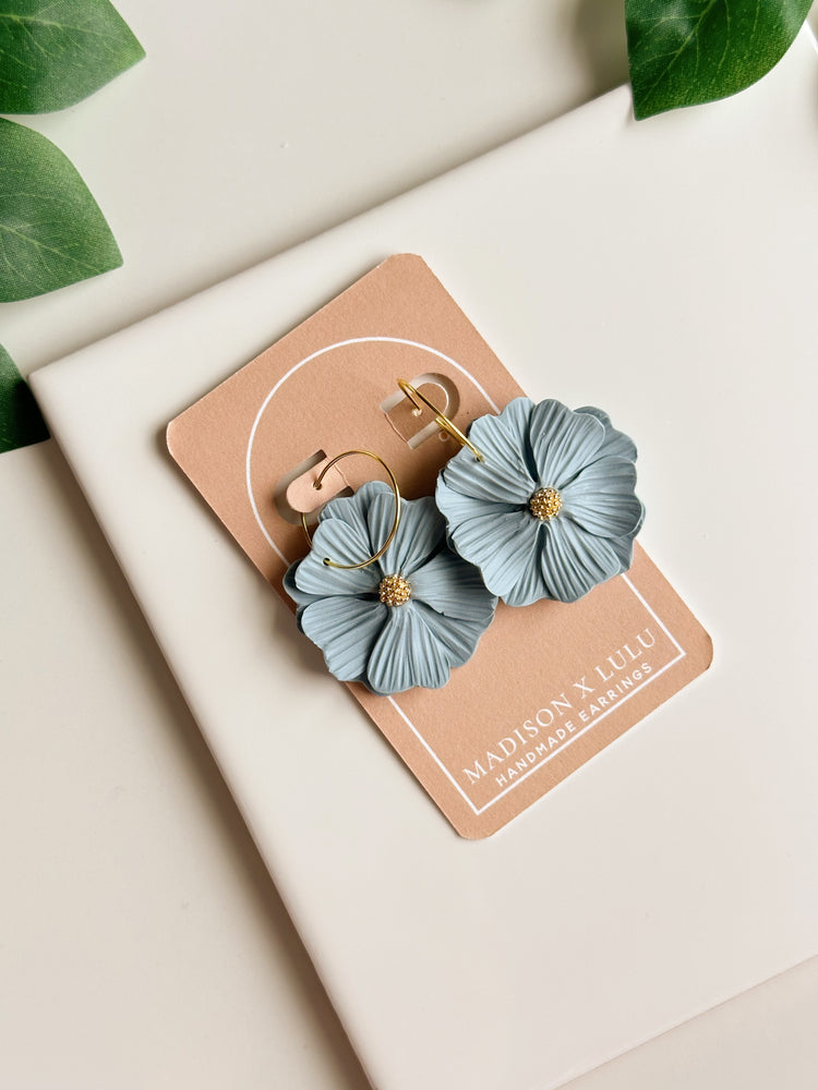 Pendentif fleur bleue